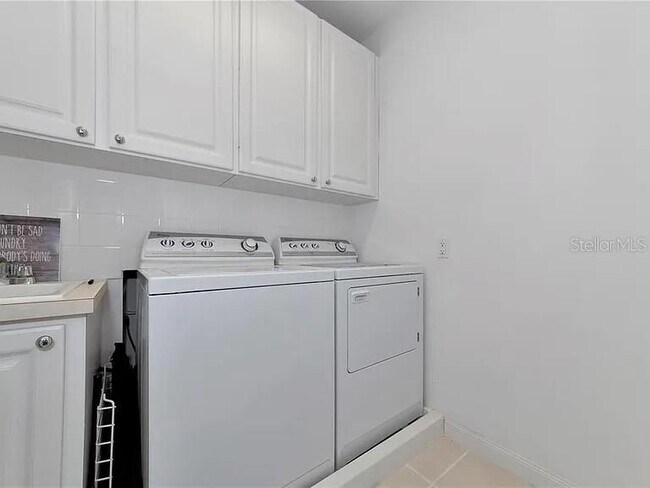 Building Photo - 5384 Eliseo St