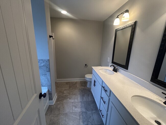 Building Photo - 1176 Elizabeth Ln