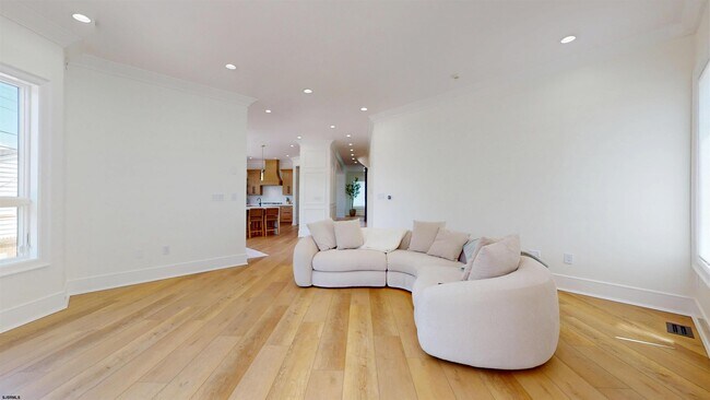 Building Photo - 31 Seaside Ct