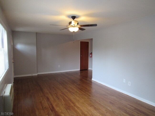 Building Photo - 1 Colonial Dr