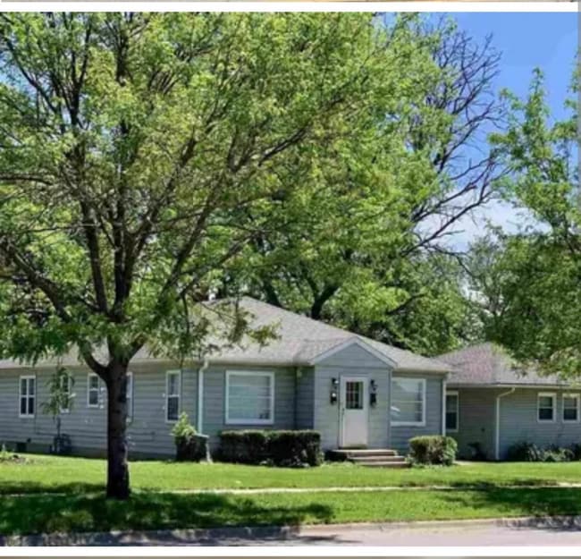 Building Photo - 2417 N Rockton Ave