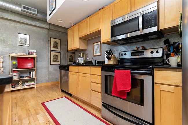 Building Photo - Modern 2-Bedroom, 2-Bathroom Condo – Prime...