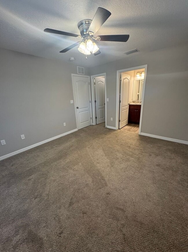 Building Photo - Charming 2BR/2BA Duplex in Citrus Springs - Peaceful Living Awaits!