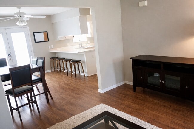 Building Photo - 2416 Eaton Ave