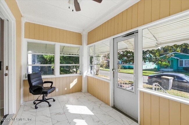 Building Photo - 533 W 18th St