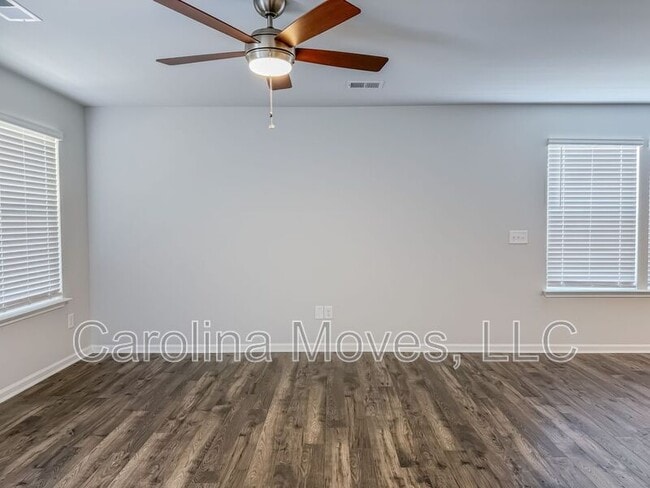 Building Photo - 119 Paddock Glen Dr