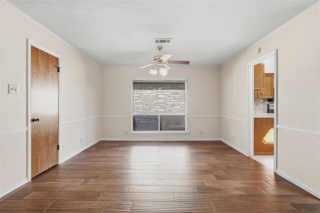 Building Photo - 1109 Lohmans Crossing Rd