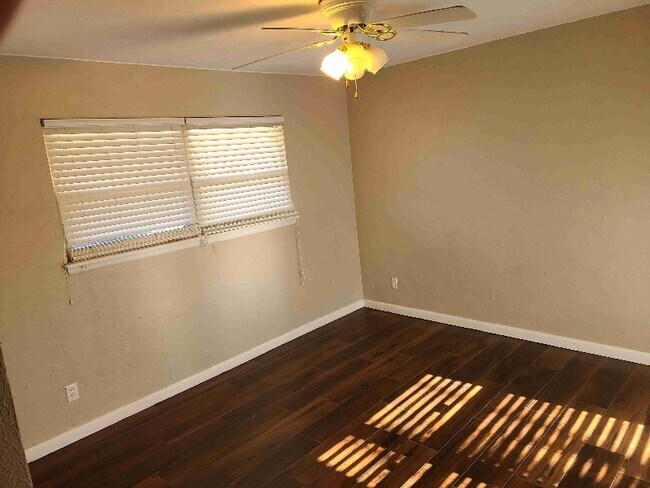 Building Photo - 2152 Huntleigh Dr