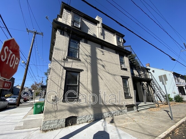 Building Photo - 201 W North St