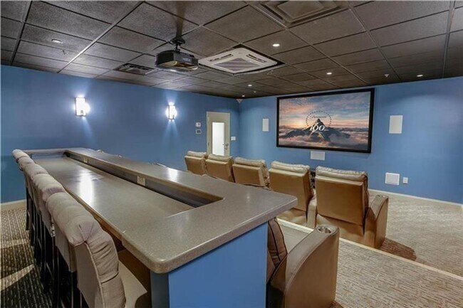 Building Photo - Renovated Condo with Skyline Views