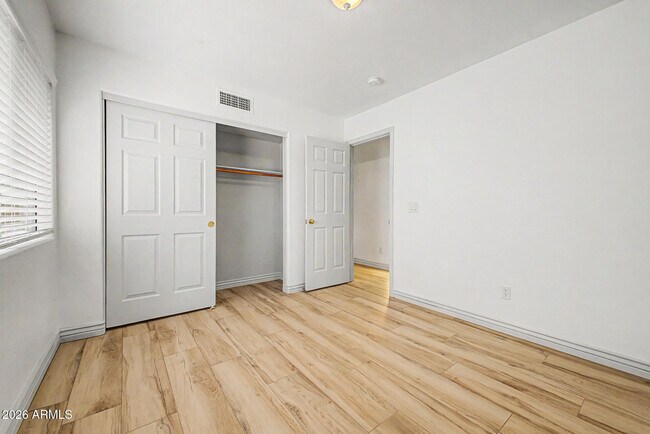 Building Photo - 3905 E Rockwood Dr