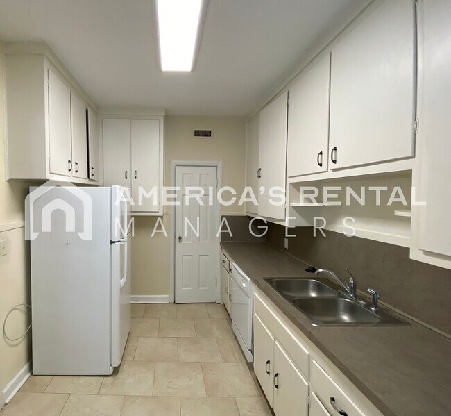 Building Photo - Great Duplex Available for Rent in Montgom...