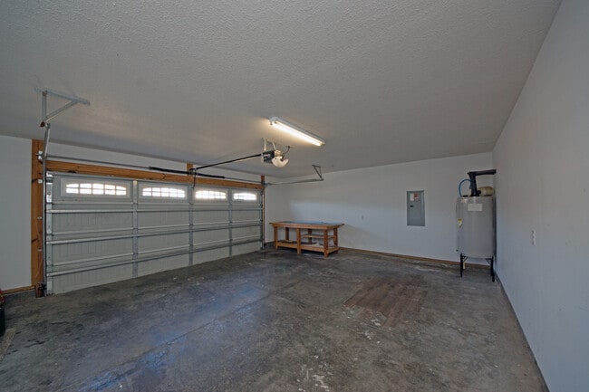 Building Photo - 300 Cadenza Ln