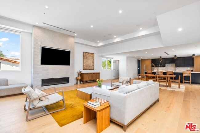 Building Photo - 656 California Ave