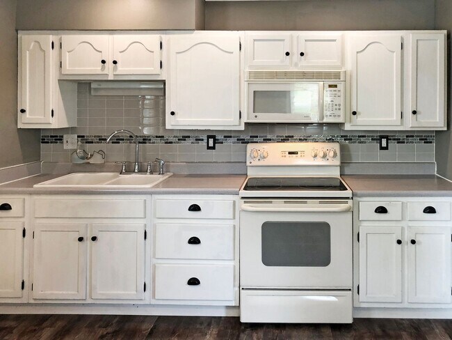 Building Photo - Pinchably Cute!