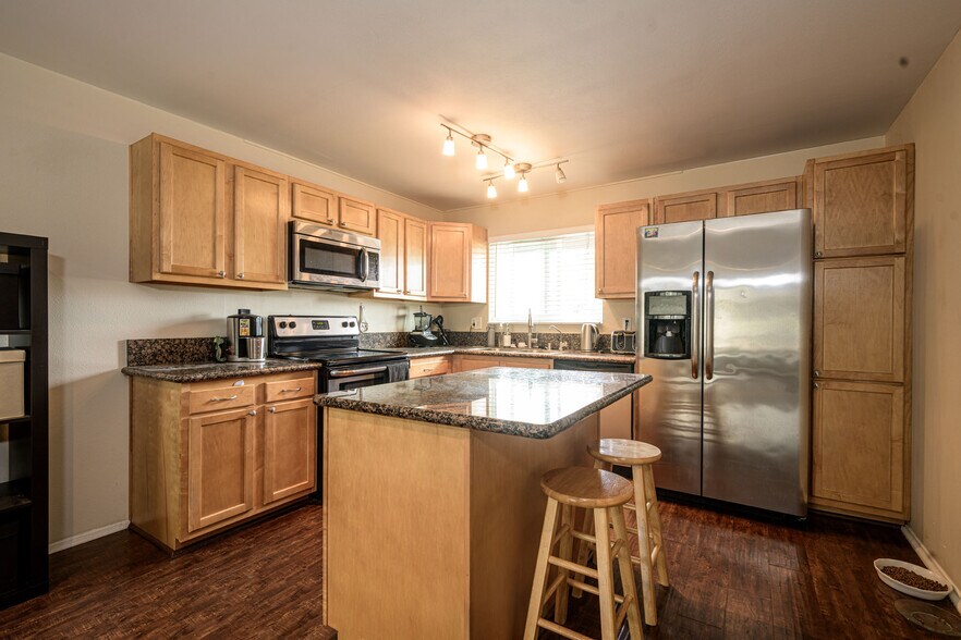 Building Photo - 7100 Cerritos Ave