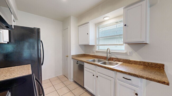 Building Photo - FREE JANUARY RENT!!!! REDUCED $1,325!!!!!!!!!