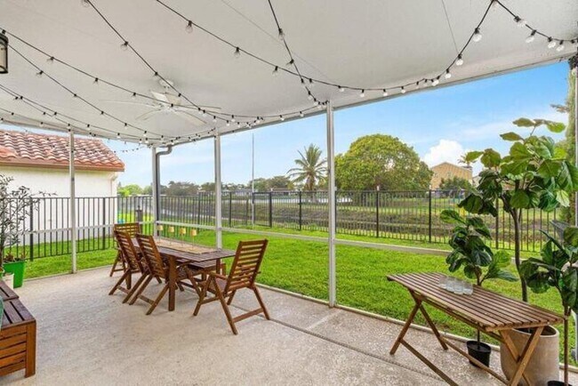 Building Photo - 9507 Lake Serena Dr