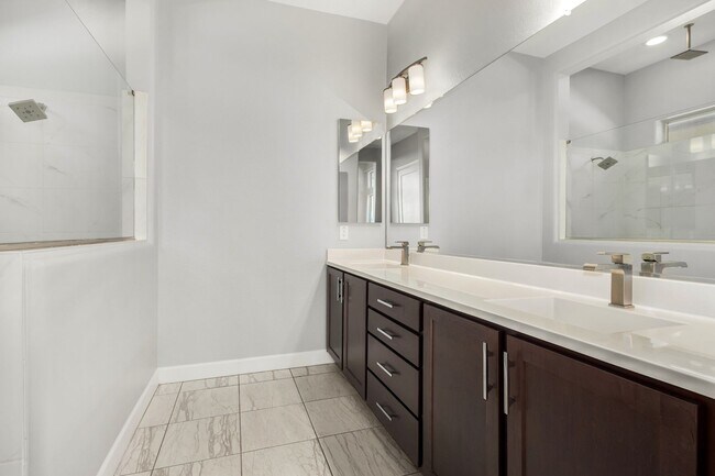 Building Photo - STUNNING HOME IN PEORIA