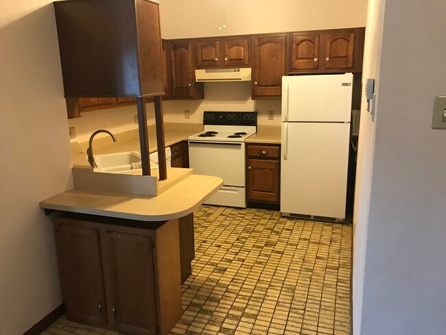 Building Photo - 1458 Eastview Dr