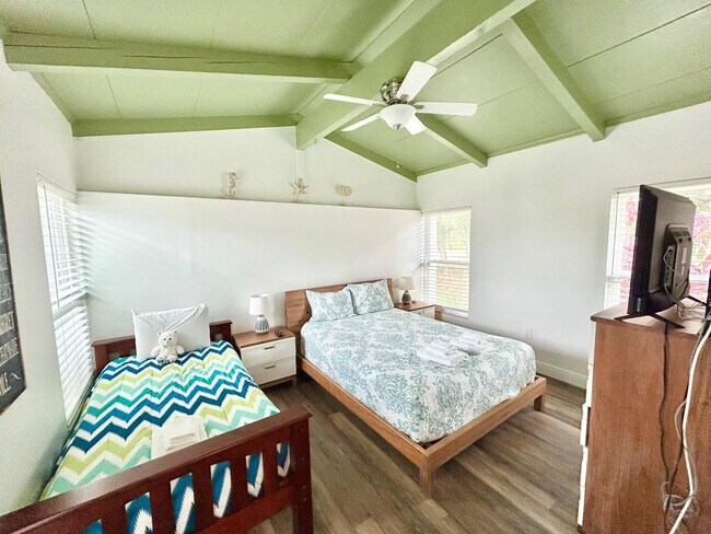 Building Photo - 120 Happiness Ave