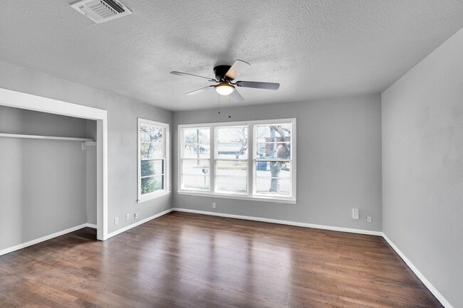 Building Photo - 413 Shaw St