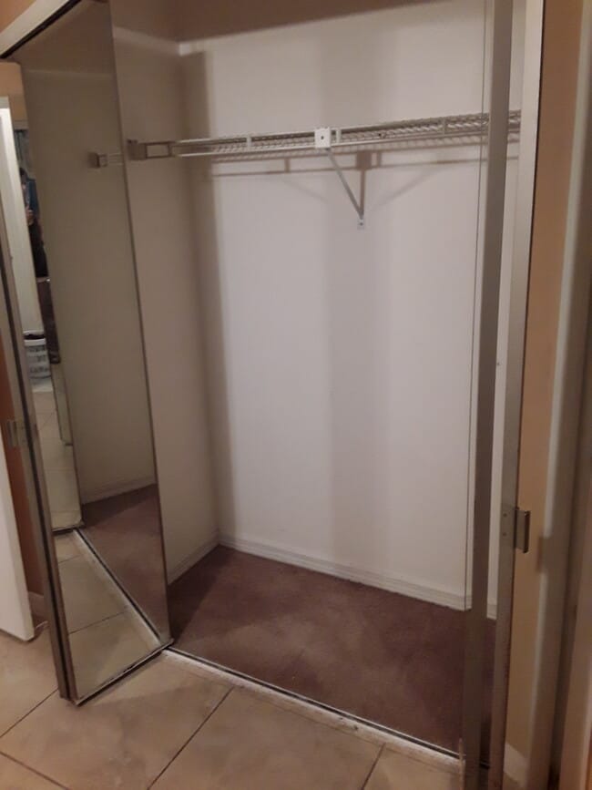 Building Photo - 118 SW Fairway Ave