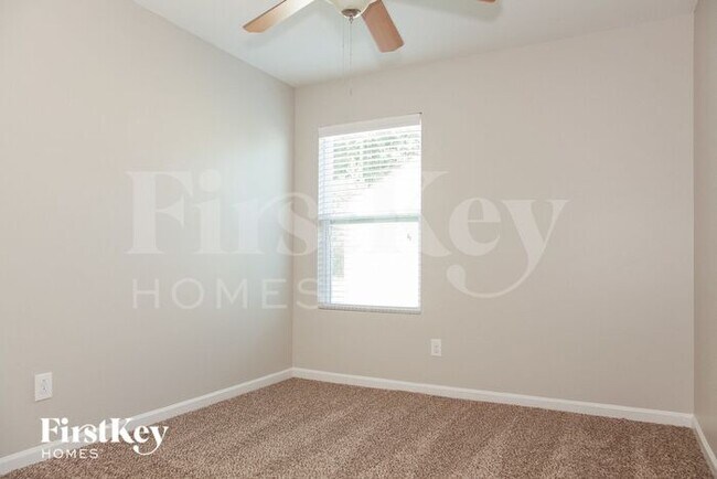 Building Photo - 2203 Lake Vista Drive
