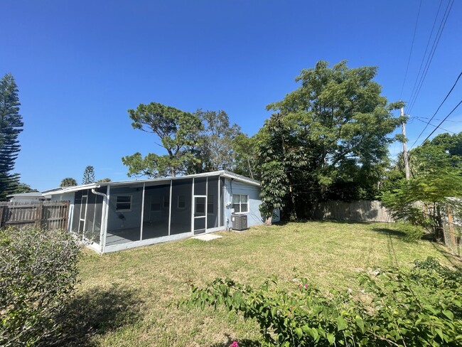Building Photo - Desirable location in Melbourne FL