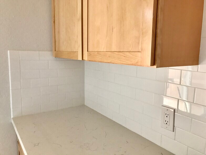 Primary Photo - 515 Semple St