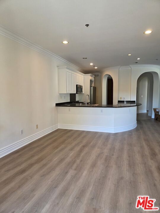Building Photo - 10364 Almayo Ave