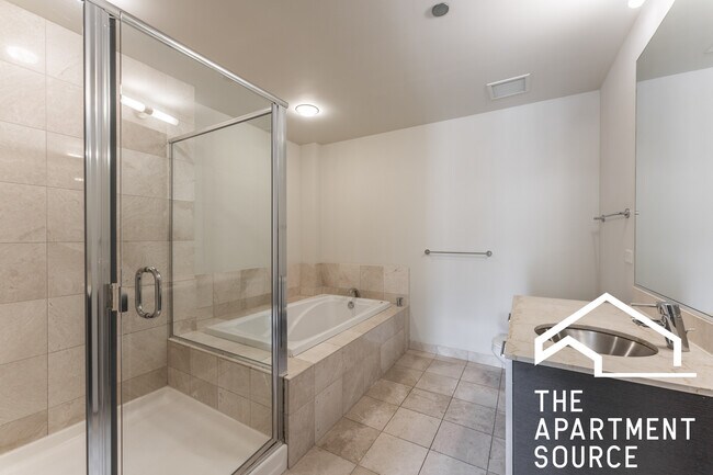 Building Photo - 910 W Huron St