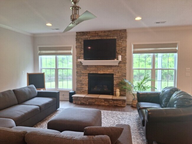 Building Photo - Beautify Brick 3 yr old Build in West Knoxville. No pets.