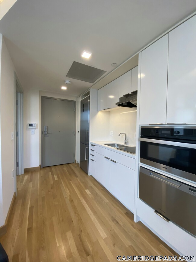 Building Photo - 115 Mt Auburn St