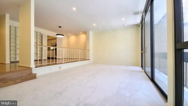 Building Photo - 4960 Sentinel Dr