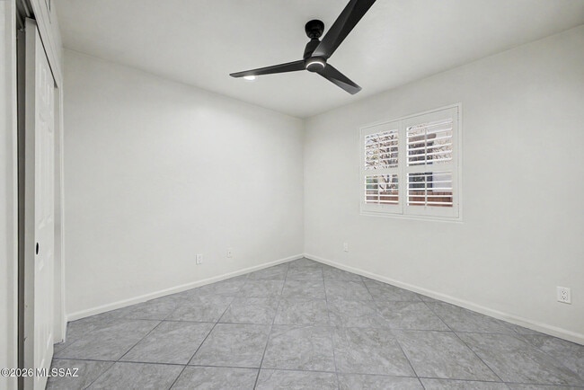 Building Photo - 5555 N Cres Ridge Dr
