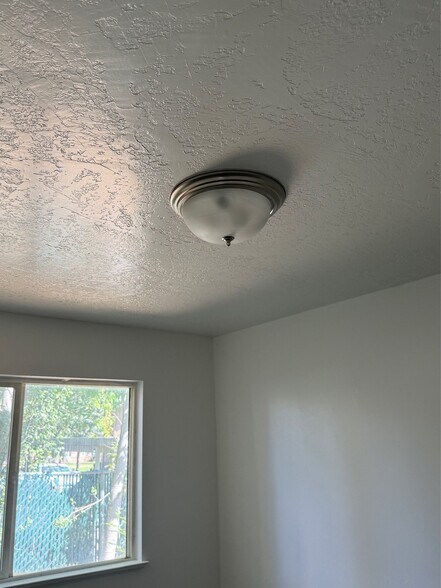 Building Photo - 266 W 750 S