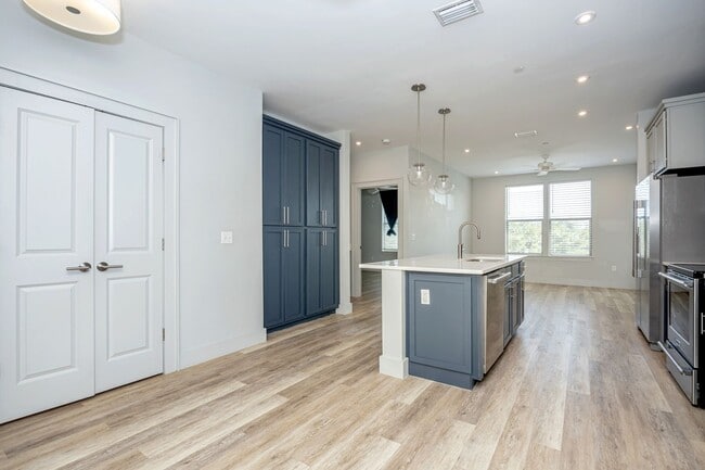 Building Photo - 2501 Bienville Blvd