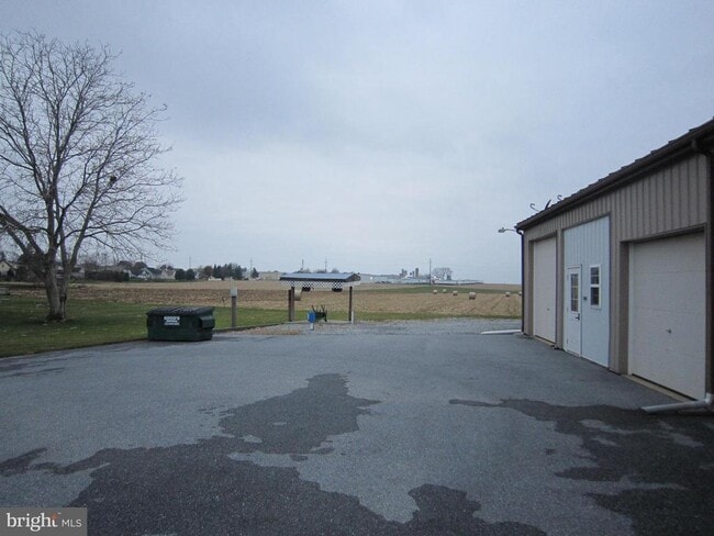 Building Photo - 304 N Hoover Ave