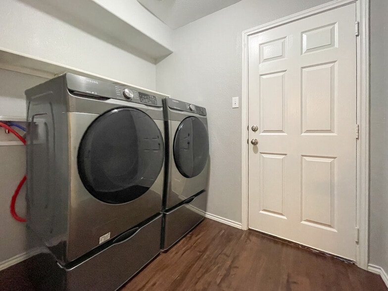 Building Photo - 3228 Beutel Rd