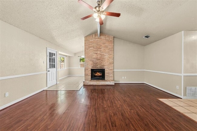 Building Photo - 609 Riverwood Dr