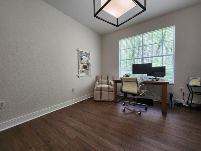 Building Photo - Luxurious condo in Tampa Palms