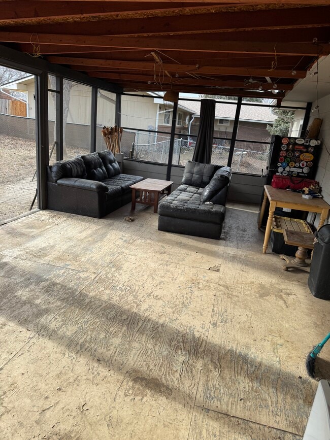 Building Photo - 417 Skyway Dr