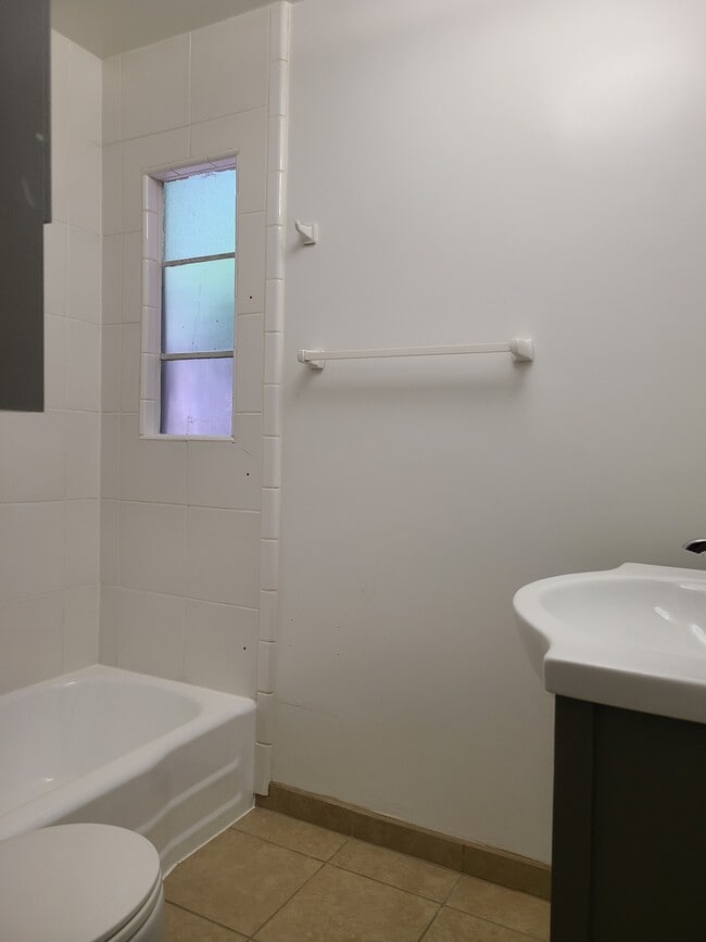 Bathroom - 103 El Alamo St
