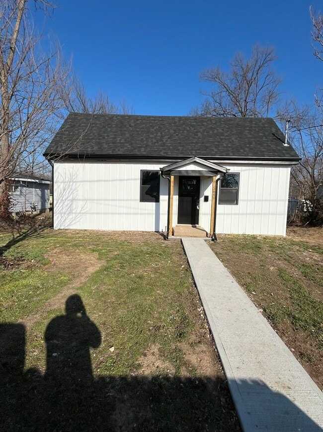 Building Photo - 2+ BEDROOM 1 BATHROOM HOUSE FOR RENT