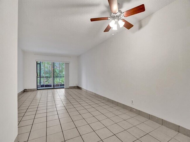 Building Photo - 3115 Oakland Shores Dr