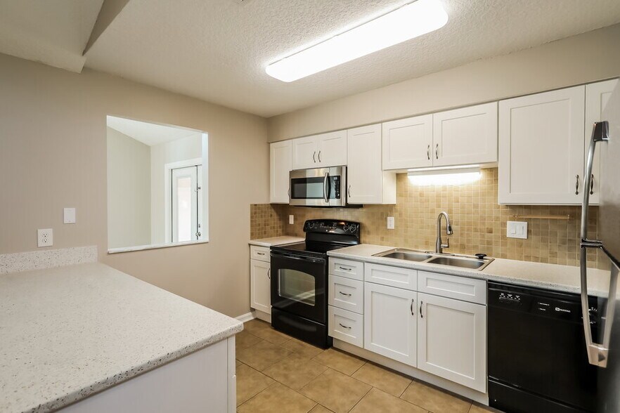 Building Photo - 1967 Blue Bird Run W