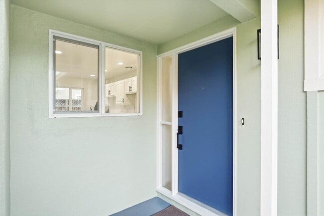 Building Photo - 841 Nectarine Ave