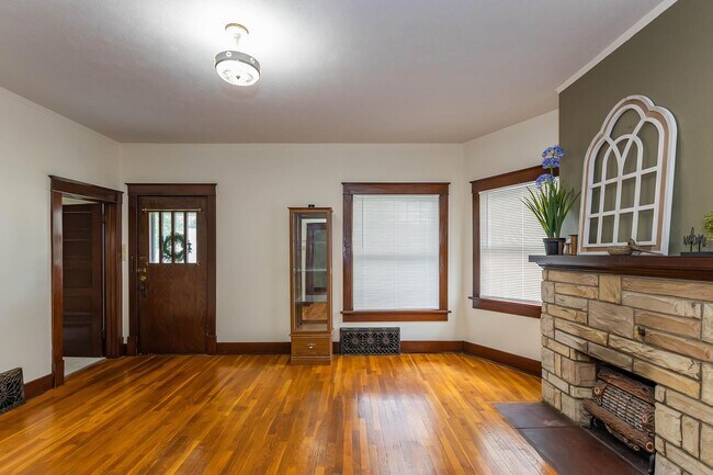 Building Photo - Charming Home - Close to Fort Riley