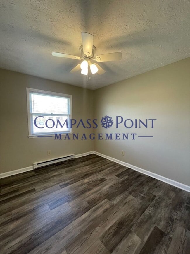 Building Photo - Newly Renovated Just For You! First Month'...